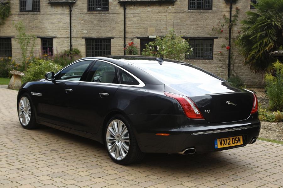  Jaguar XJ 2012 года  (UK) (фото 36 из 121)